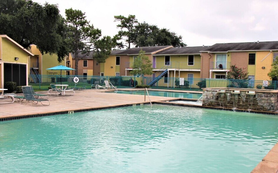 More Photos Of 12803 Northborough Dr, Houston Apartments For Sale