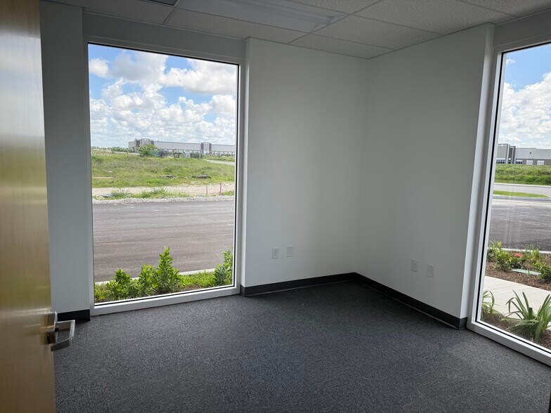 More Photos Of Airport Haul Rd, Fort Myers Unknown For Lease