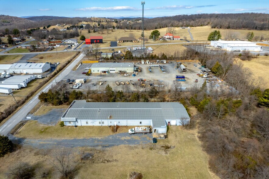 More Photos Of 52 Mid Valley Ln, Verona Warehouse For Lease