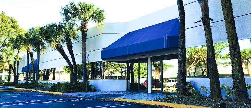 Primary Photo Of 2862-2898 NW 79th Ave, Miami Showroom For Lease