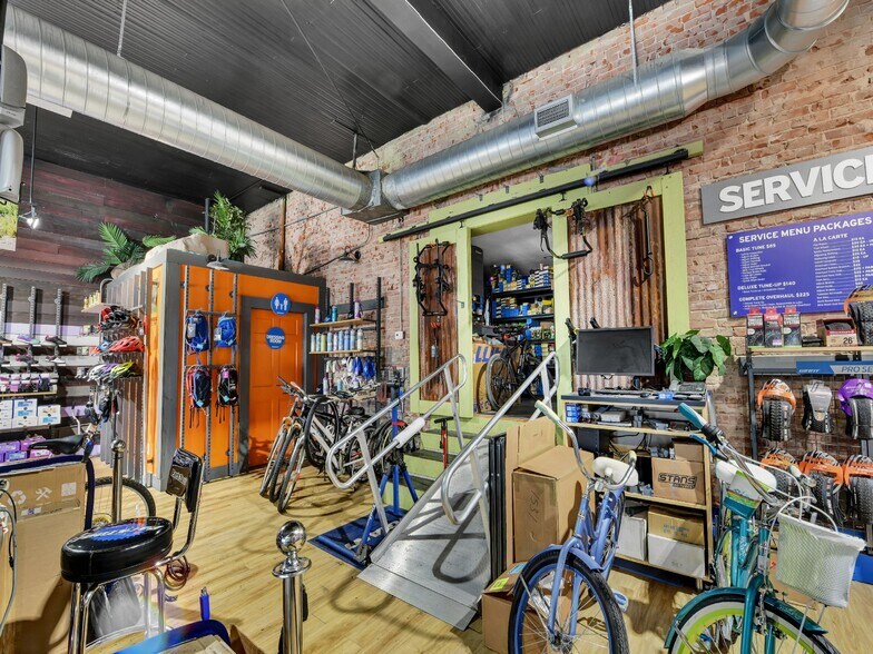 More Photos Of 118 S Main St, Weatherford Storefront Retail Office For Sale