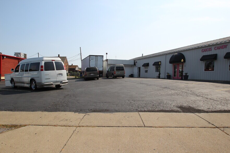 More Photos Of 8 Chestnut St, Elyria Convenience Store For Sale