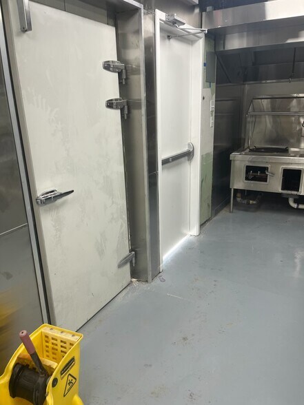 More Photos Of 7810 Bellfort Rd, Houston Restaurant For Sale