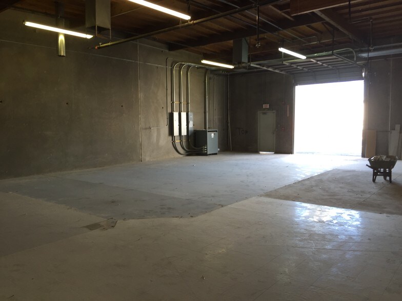 More Photos Of 4822 S 40th St, Phoenix Warehouse For Lease
