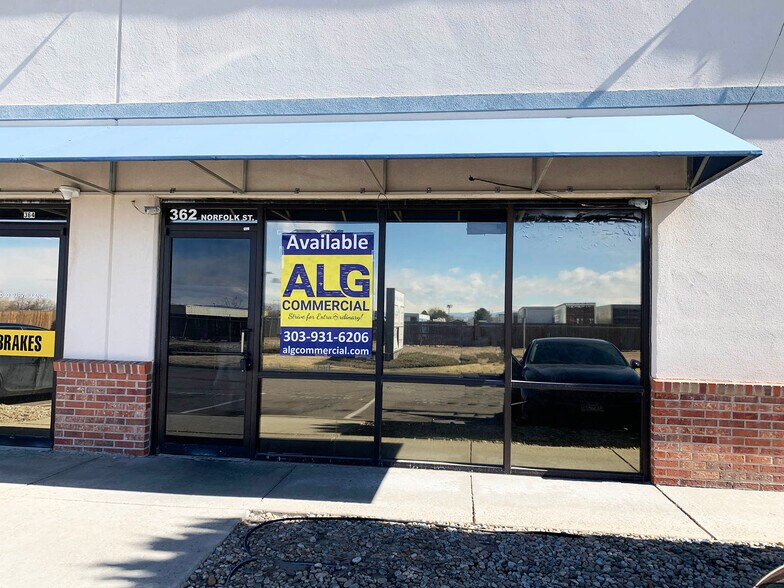 More Photos Of 362 Norfolk St, Aurora Flex For Lease