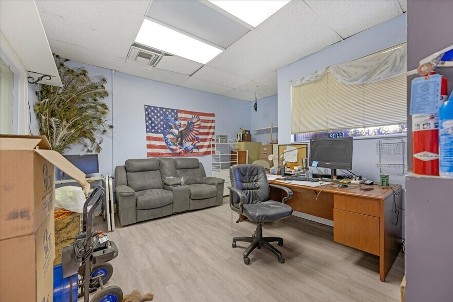 More Photos Of 100 1st St, Coalinga Radio TVTransmission Facilities For Sale