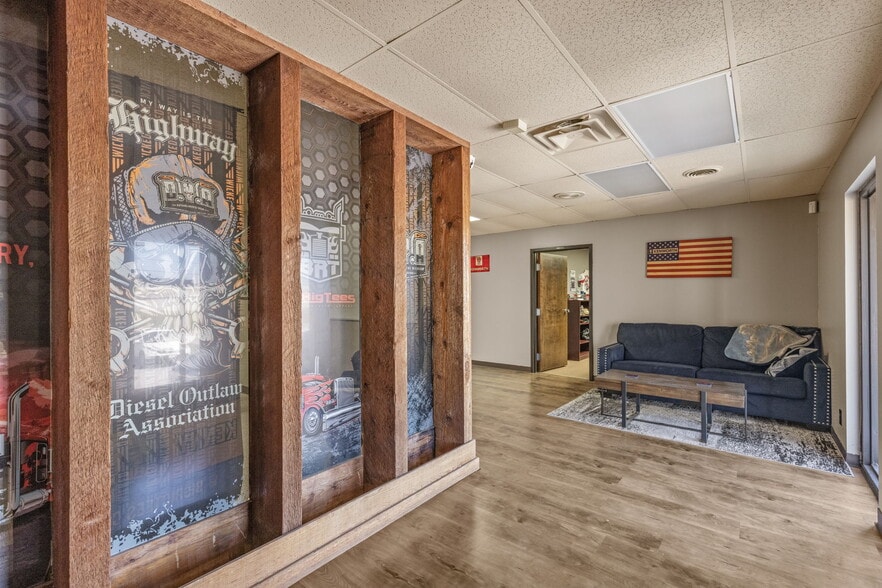 More Photos Of 6580 E Skelly Dr, Tulsa Manufacturing For Sale