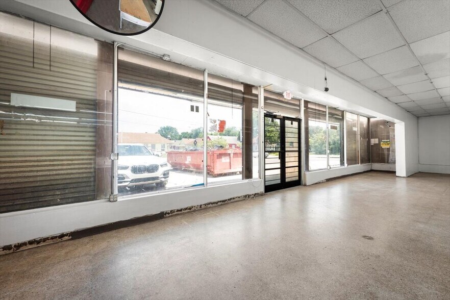 More Photos Of 20 E 9th St, Jacksonville Freestanding For Lease