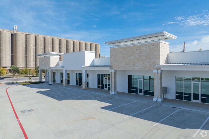 More Photos Of 325 N Saginaw Blvd, Saginaw Storefront Retail Office For Lease