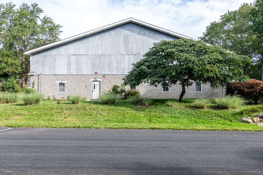 More Photos Of 102 Dean Knauss Dr, Narragansett Warehouse For Lease