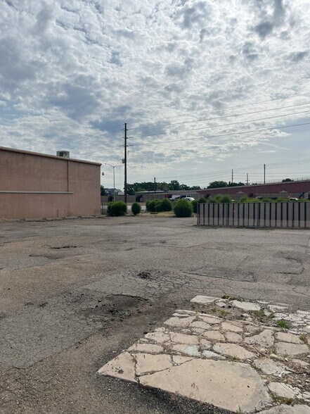 More Photos Of 4595 S Santa Fe Dr, Englewood Freestanding For Sale