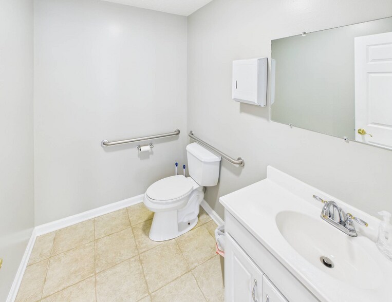 More Photos Of 319 Main St, Clay Medical For Sale