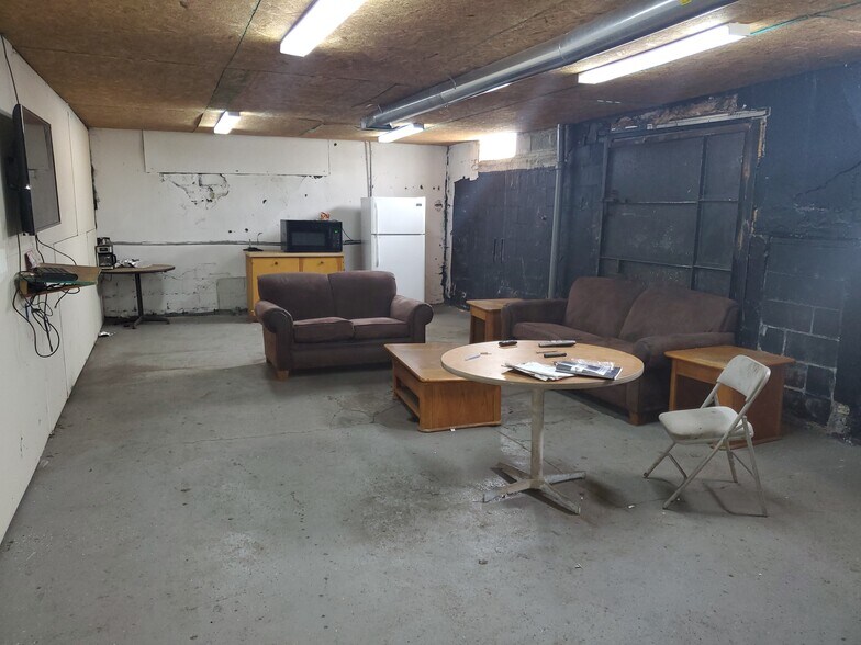 More Photos Of 4929 E McNichols Rd, Detroit Freestanding For Sale