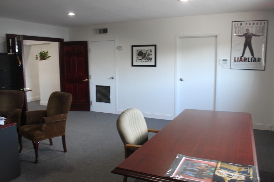 More Photos Of 2475 Hollywood Blvd, Hollywood Office For Lease