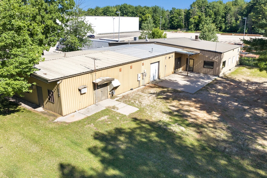 More Photos Of 2705 E Richmond St, Shawano Manufacturing For Sale