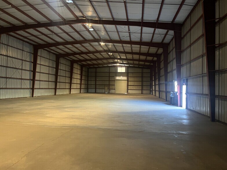 More Photos Of 160-170 Eastgate Rd, Barstow Warehouse For Lease