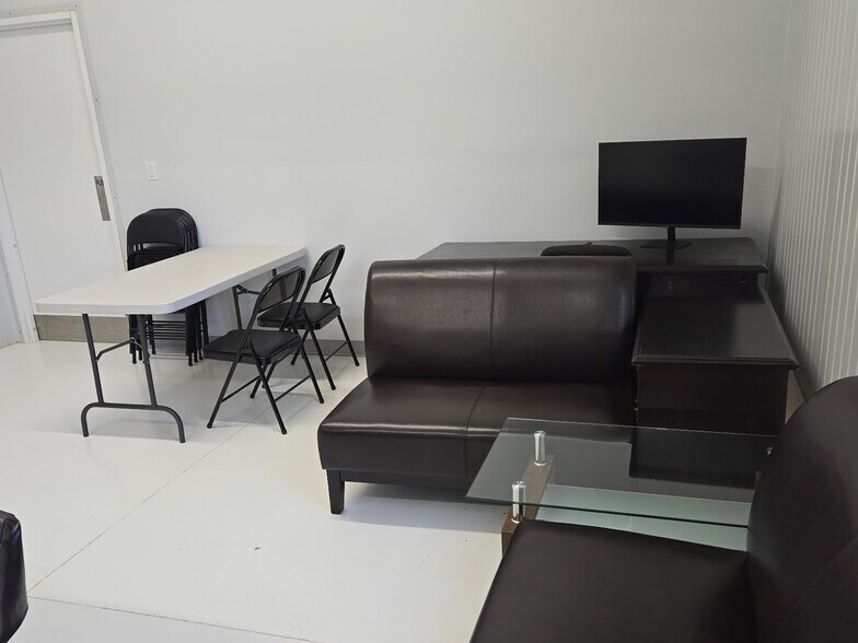 More Photos Of 609 Indian Rd, Seiling Auto Repair For Sale