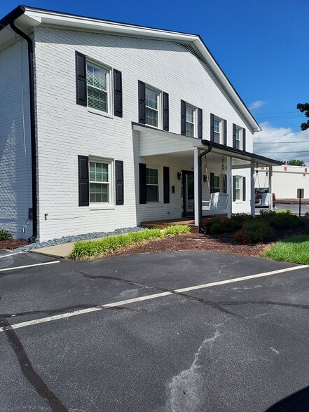More Photos Of 110 Hepler St, Kernersville Medical For Lease