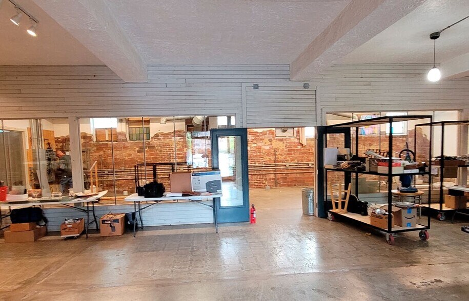 More Photos Of 421 Spicer St, Akron Religious Facility For Lease