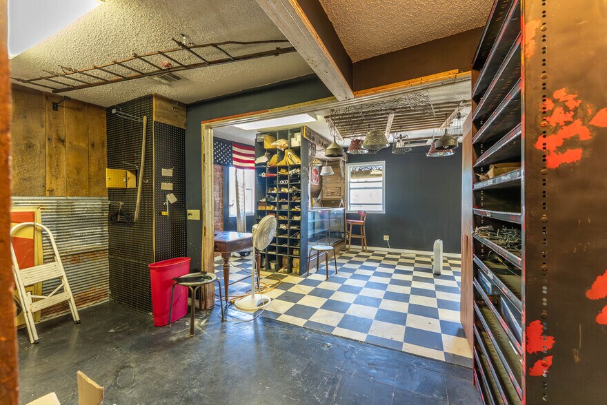 More Photos Of 15 Main St, Mammoth Spring Service Station For Sale