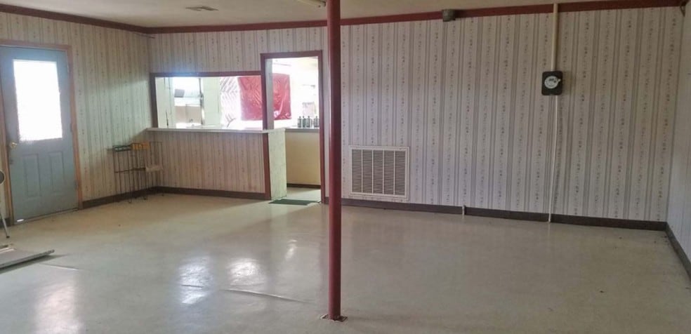 More Photos Of 681 Ash Flat Dr, Ash Flat Restaurant For Sale