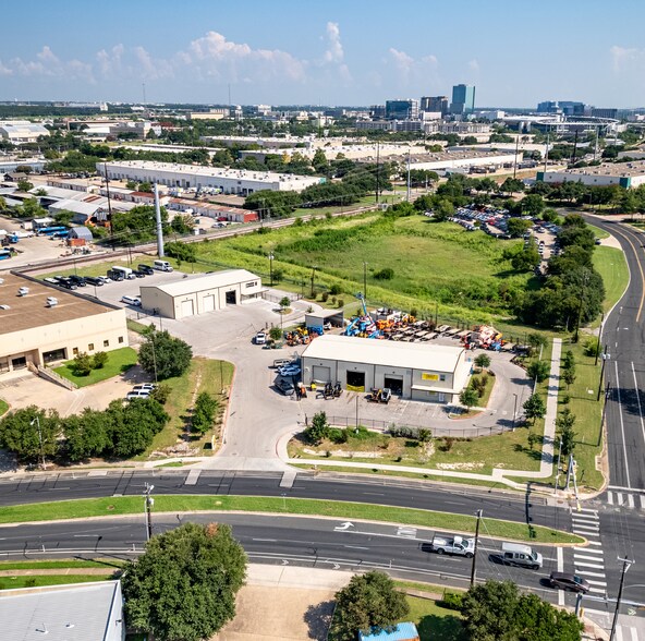 More Photos Of 9400 Metric Blvd, Austin Warehouse For Sale
