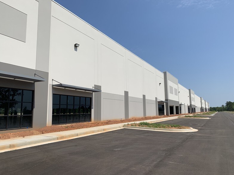 More Photos Of 2490 Dogwood Dr, Conyers Warehouse For Lease