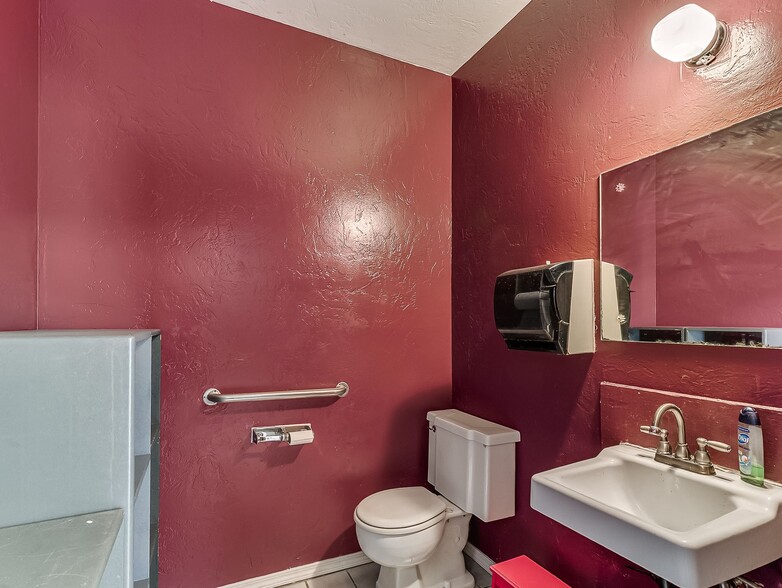 More Photos Of 1419 W London St, El Reno Religious Facility For Sale
