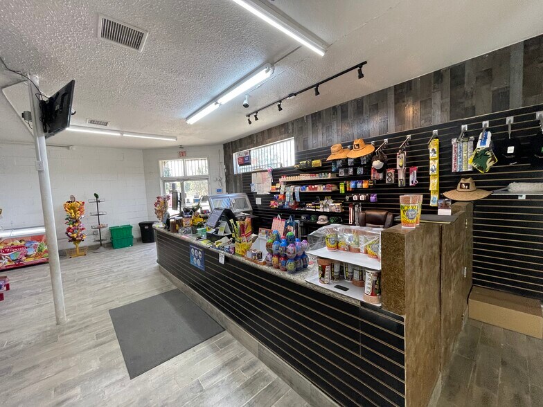 More Photos Of 12461 Amethyst Ave, Cutler General Retail For Sale