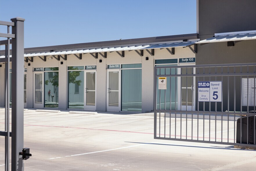 More Photos Of 3414 W Loop 1604 S, San Antonio Self Storage For Lease