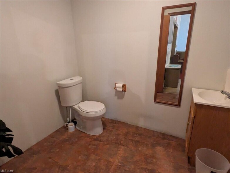 More Photos Of 923 E 16th St, Ashtabula Specialty For Sale