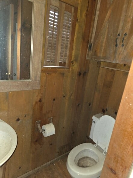 More Photos Of 934 Commander Dr, Roanoke Specialty For Sale