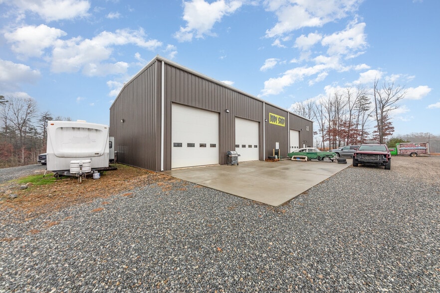 More Photos Of 1875 New Bridge Rd, Mineral Showroom For Sale