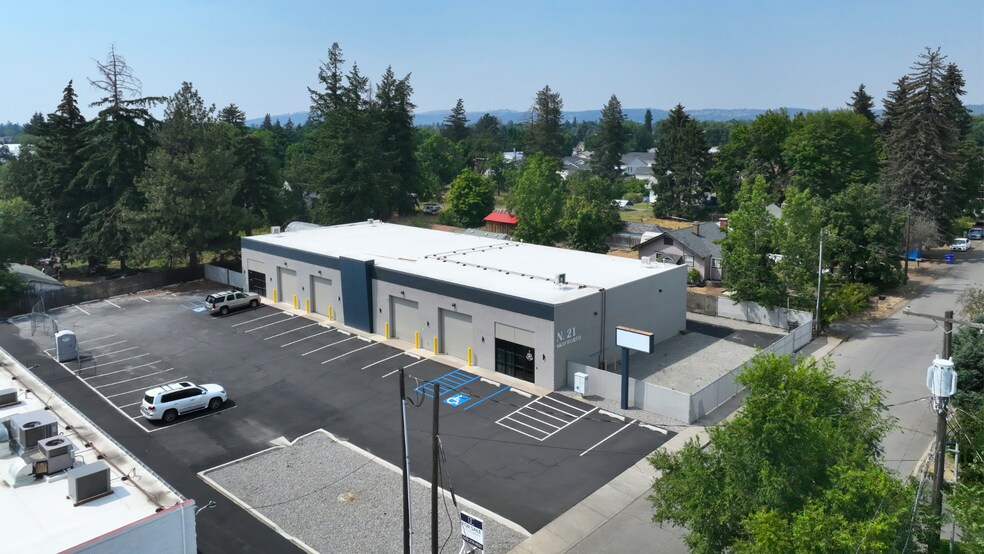 More Photos Of 21 N Skipworth Rd, Spokane Valley Showroom For Lease