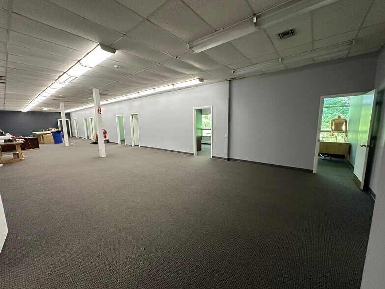 More Photos Of 55 Fields Ln, North Salem Warehouse For Lease