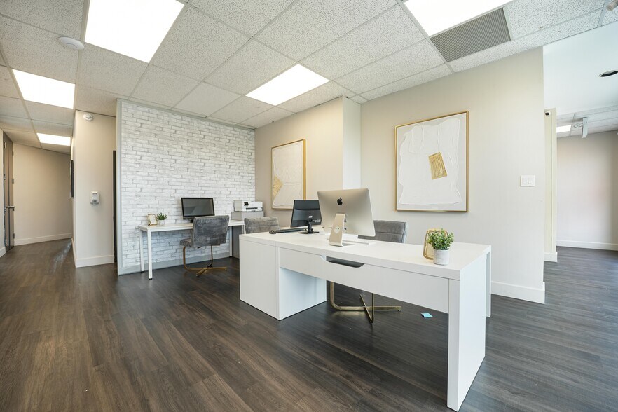 More Photos Of 2155 Dunwin Dr, Mississauga Office Residential For Sale