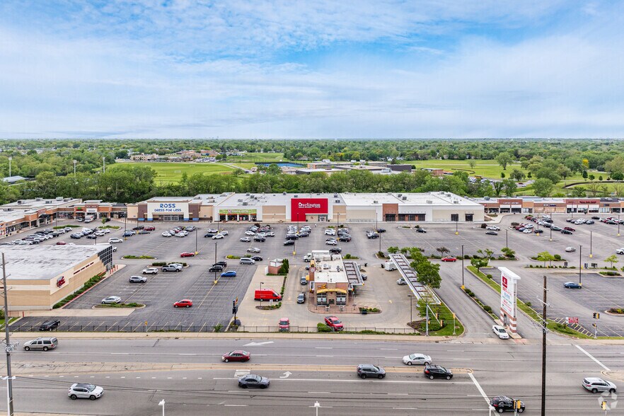 More Photos Of 174 W Roosevelt Rd, Villa Park General Retail For Lease