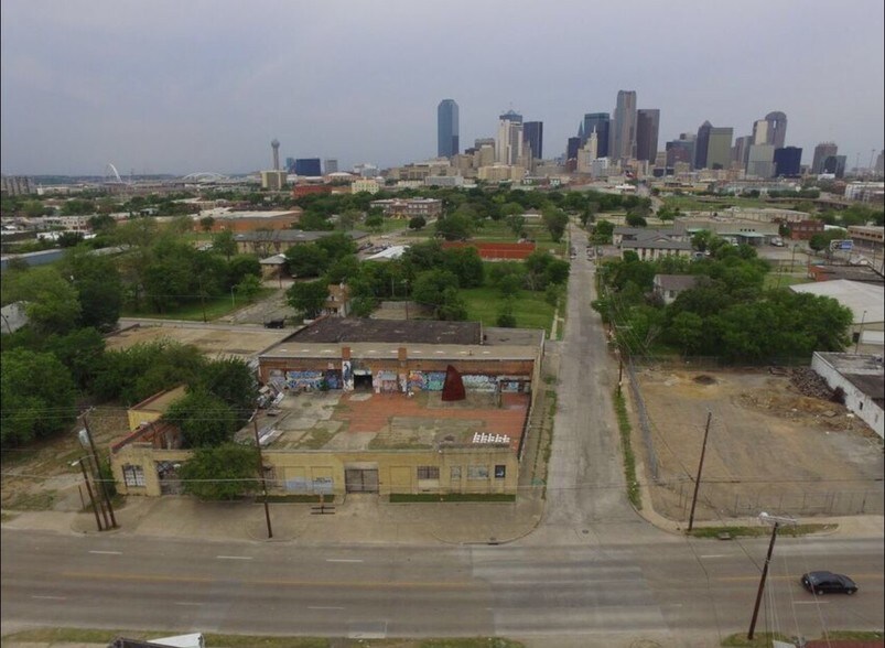 More Photos Of 2003 Park Ave, Dallas General Retail For Lease