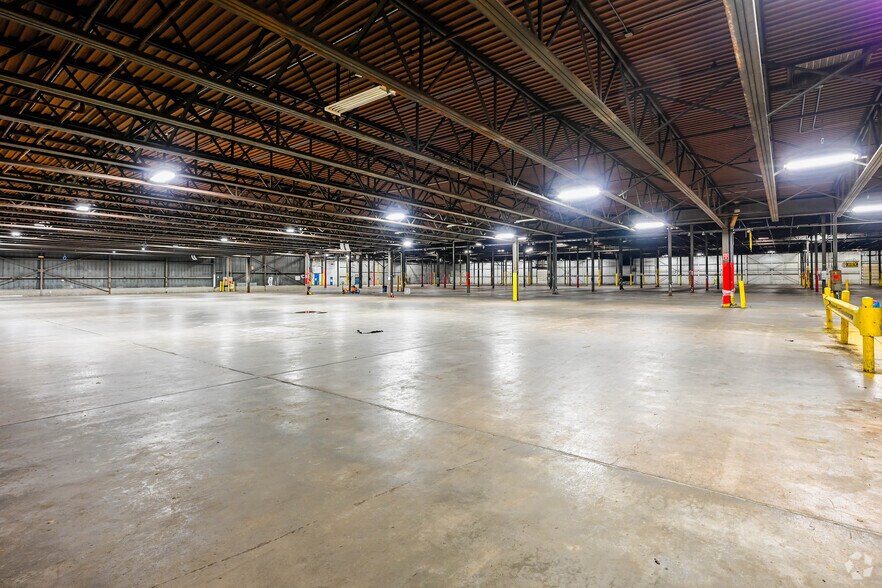 More Photos Of 1000 N South Rd, Scranton Warehouse For Lease