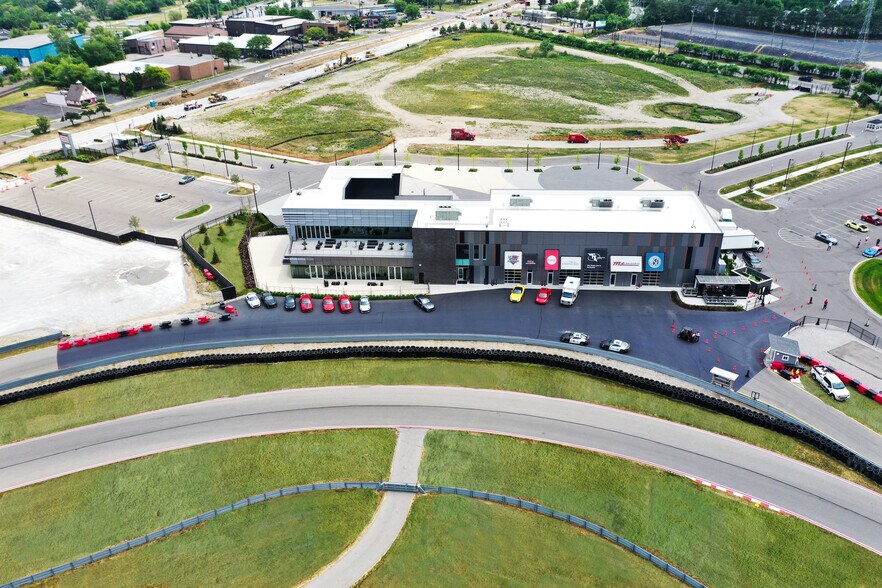 More Photos Of 142 Pit Ln, Pontiac Flex For Sale