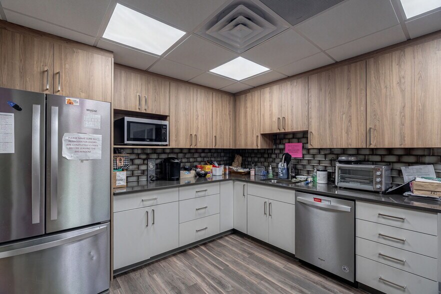 More Photos Of 195 King Ave, Athens Medical For Lease