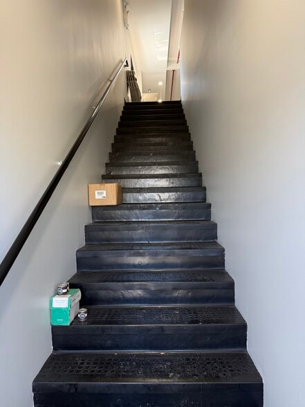 More Photos Of 586 Pleasant St, Watertown Flex For Sale