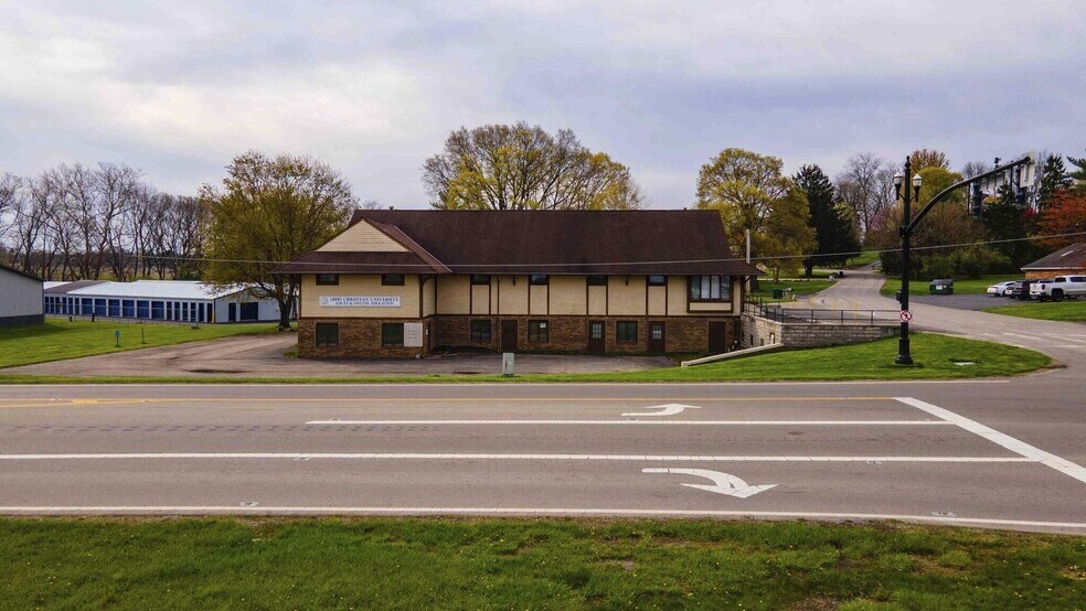 Primary Photo Of 617 Lancaster Pike, Circleville Office For Lease