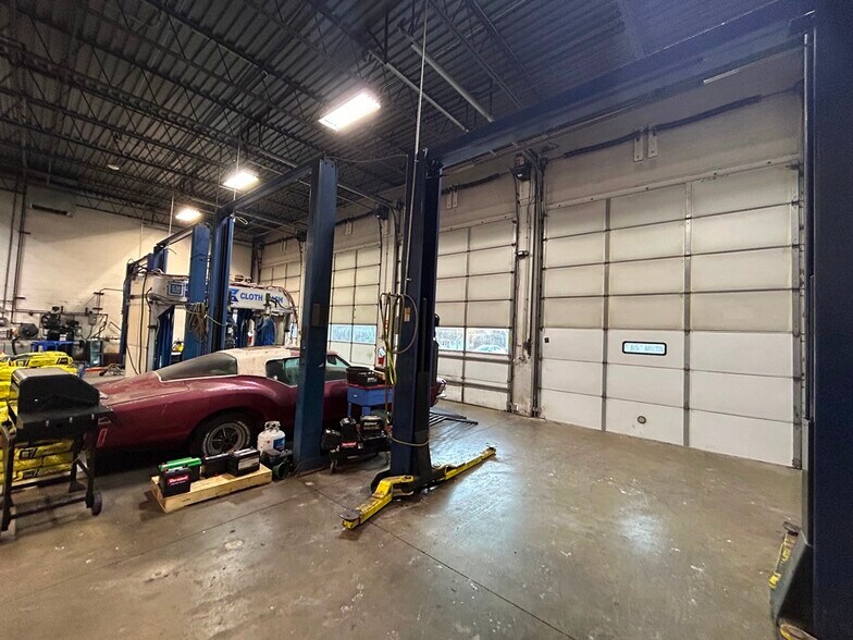 More Photos Of 3375 W Grand Ave, Waukegan Auto Dealership For Sale