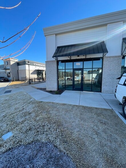 More Photos Of 3021 Stelfox St, Charlotte General Retail For Lease