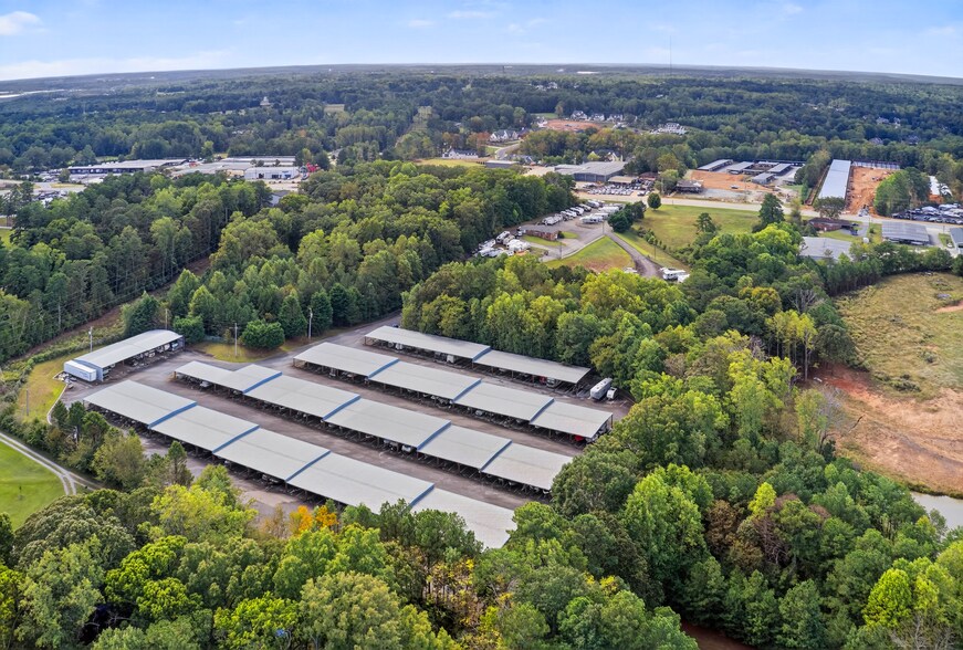 More Photos Of 6005 Lanier Islands Pkwy, Buford Self Storage For Sale