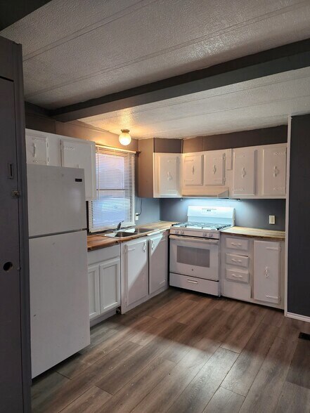 More Photos Of 226 Bremond St, Hempstead Carwash For Sale