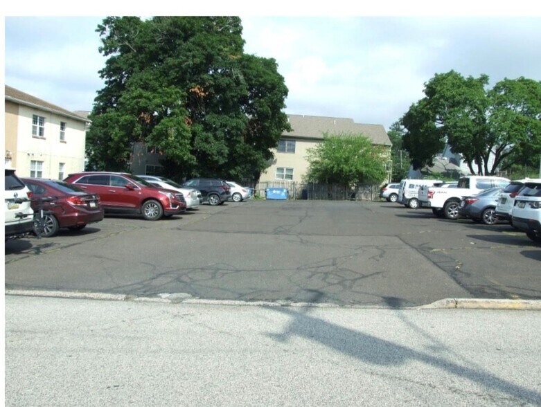 More Photos Of 101 Roesch Ave, Oreland Office Residential For Lease