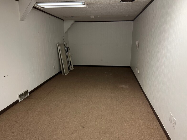 More Photos Of 1240 Stanford Dr, Kankakee Industrial For Sale