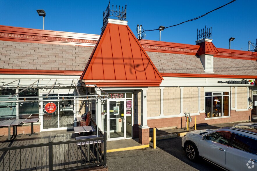 More Photos Of 1320 Boul Du Cure-Labelle, Blainville General Retail For Sale